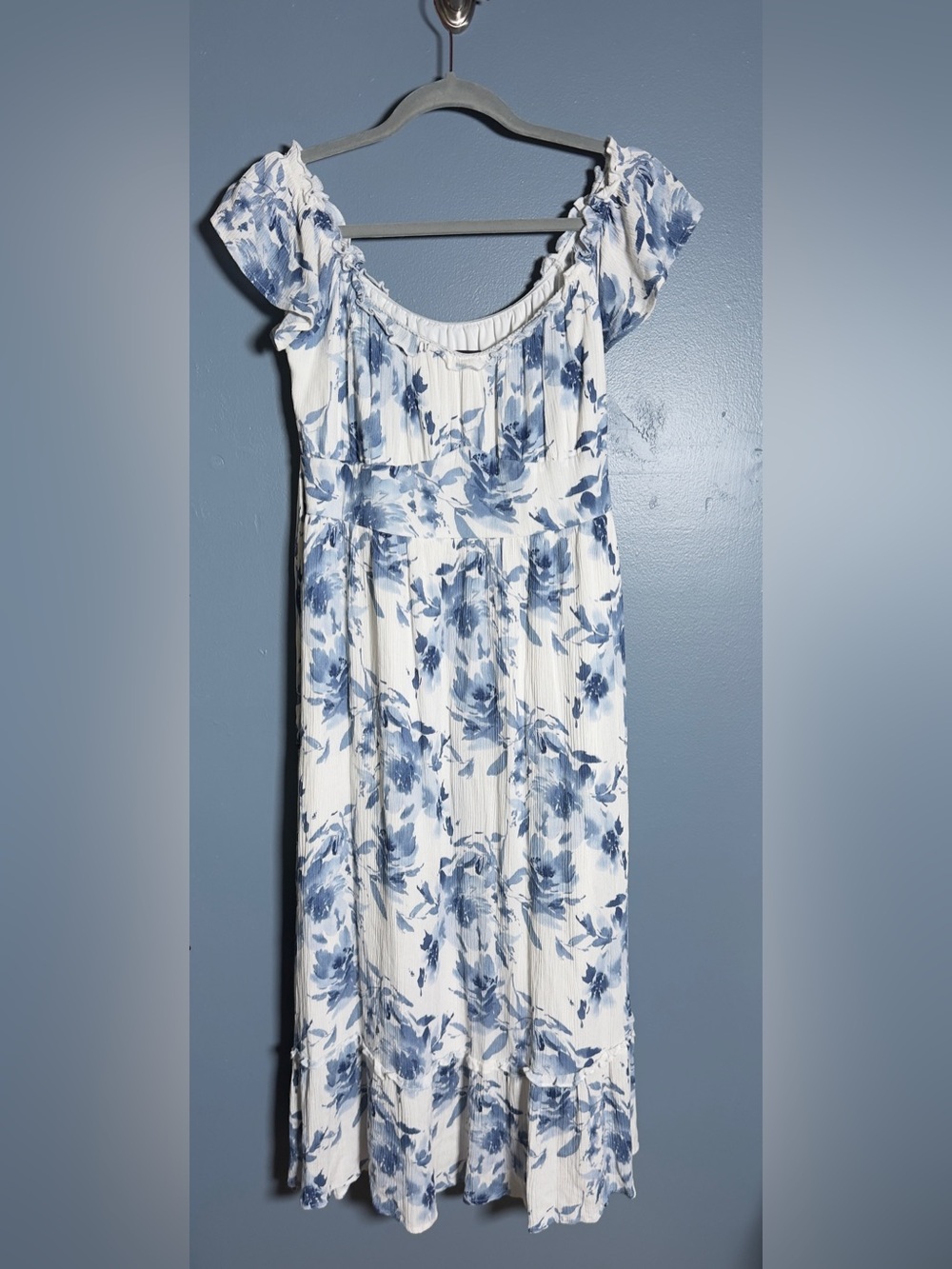 Delightfully Sweet White Floral Off-the-Shoulder Midi Dress women’s size large
